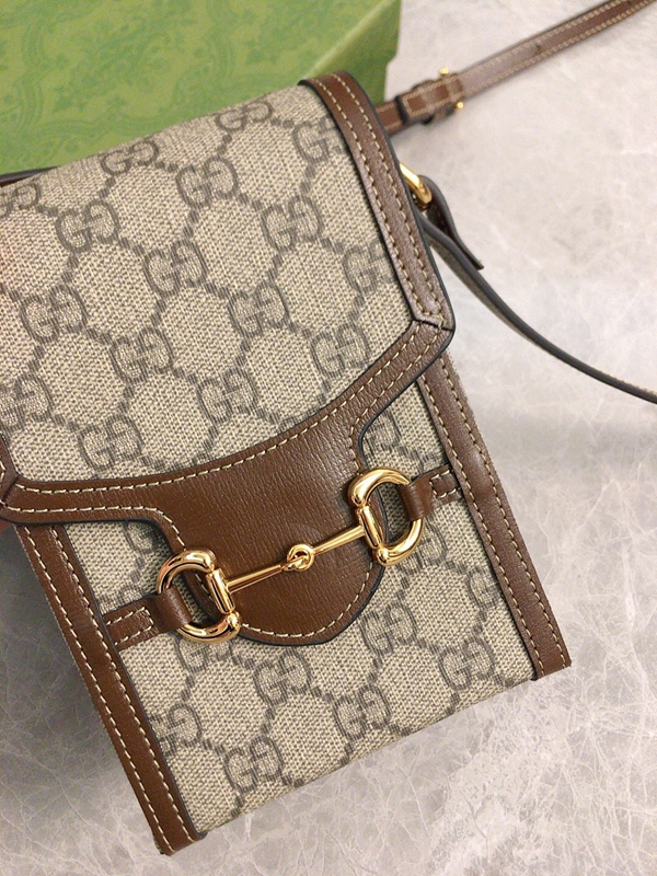 グッチバッグ背面デザイン